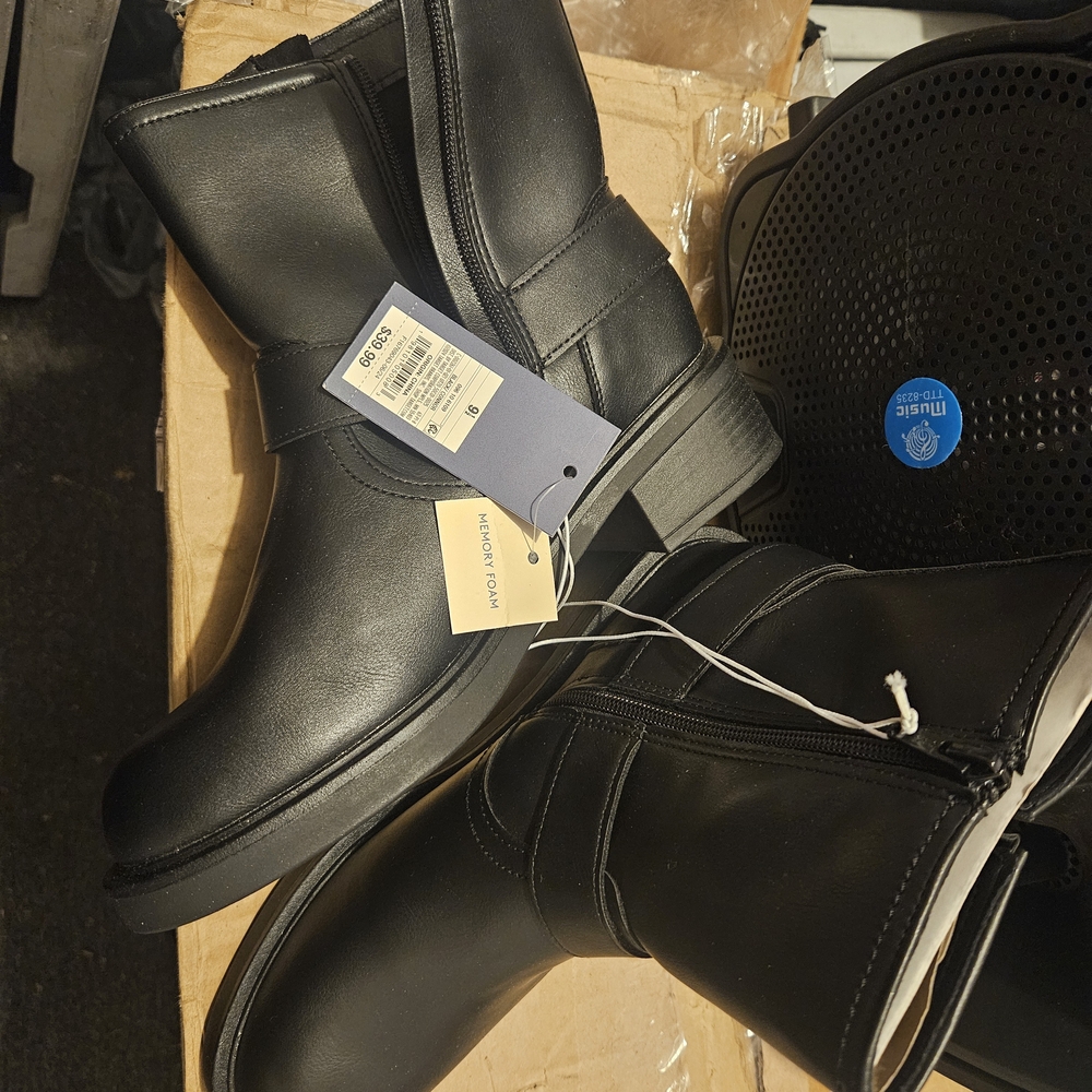 Universal Thread Black Combat Boots
